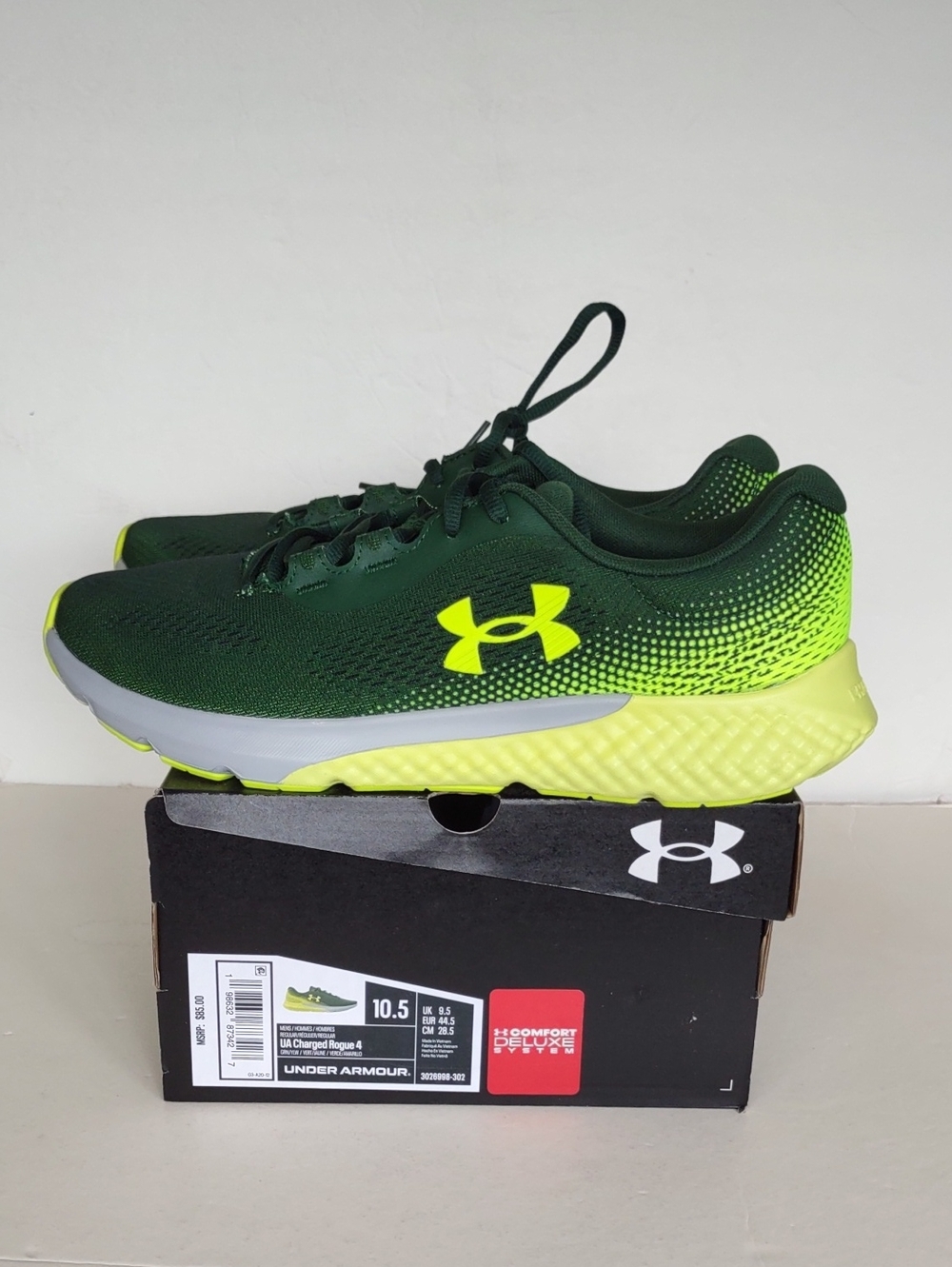 BRAND NEW  MENS Under Armour  UA CHARGED ROGUE 4